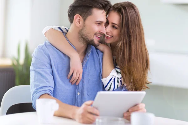Couple using digital tablet together — Stock Photo, Image