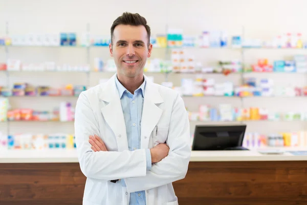 Farmacéutico en farmacia — Foto de Stock