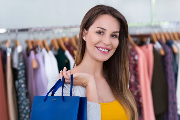 Woman in clothing store — Stock Photo, Image