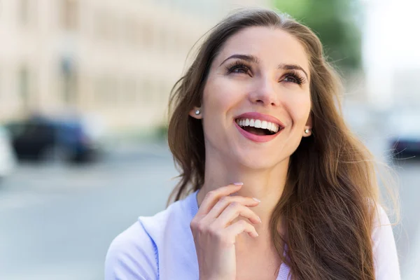 Young woman outdoors — Stock Photo, Image