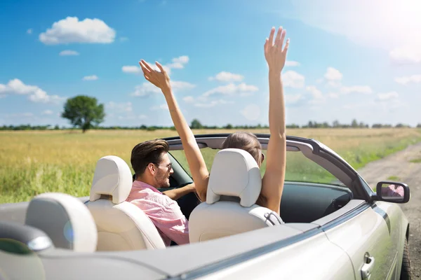 Couple enjoying a drive in a convertible — Stock Photo, Image