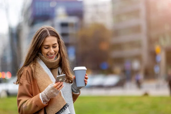 Smiling Young Woman Smart Phone Coffee Cup Outdoors Urban Setting — Stock Photo, Image