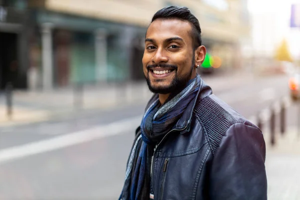 Portret Van Een Knappe Jongeman Straat Stockfoto