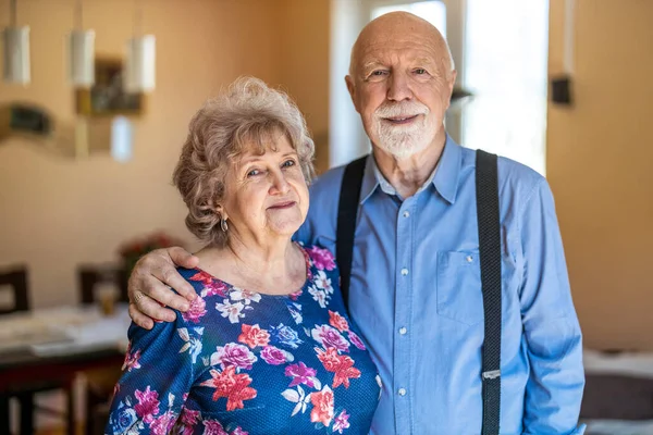 Feliz Pareja Ancianos Juntos Casa — Foto de Stock