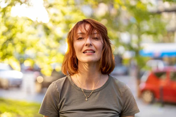 Portrait Beautiful Happy Woman Outdoors — Stock Photo, Image