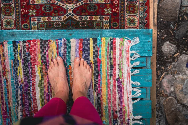 Bare Feet Standing Colorful Carpets — Stock Photo, Image