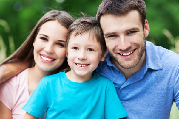 Familia al aire libre — Foto de Stock