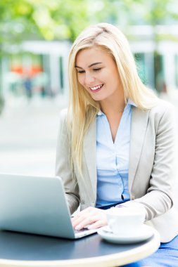 işkadını açık kafe