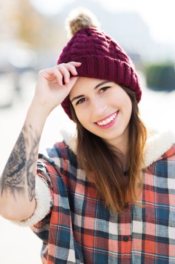 Kız giyiyor yün kap