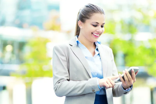 Messaggi di testo donna — Foto Stock