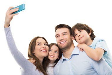 Genç aile selfie yapıyor
