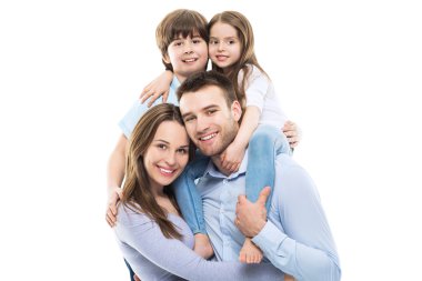 Küçük çocuklar ile mutlu aile