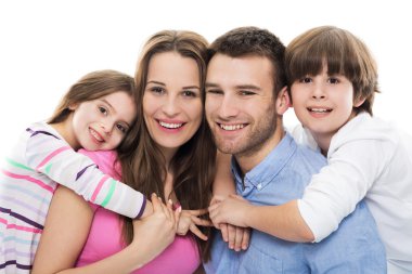 Küçük çocuklar ile mutlu aile