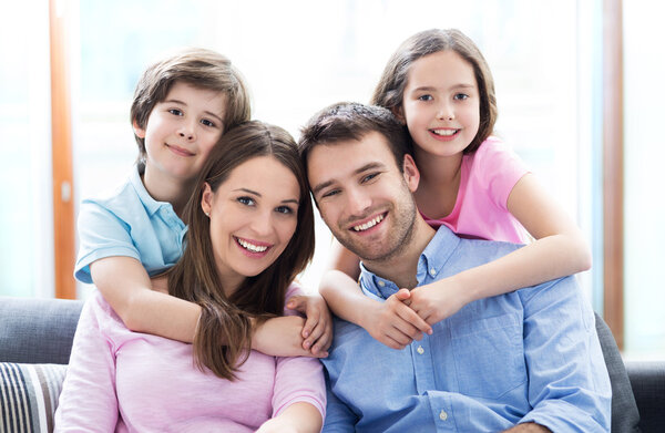 Счастливая семья вместе