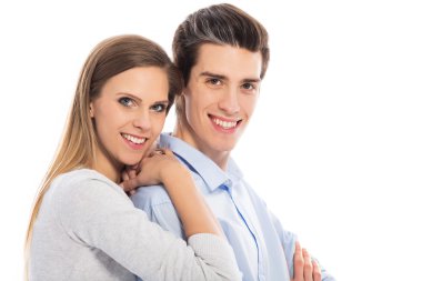 Gülümseyen genç çift