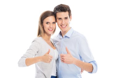 Gülümseyen genç çift