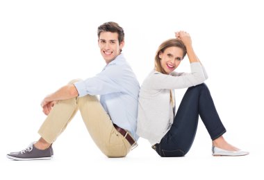 Gülümseyen genç çift