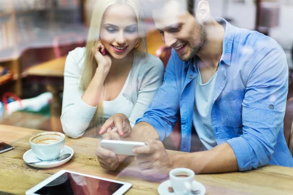 Young couple at cafe — Stock Photo, Image