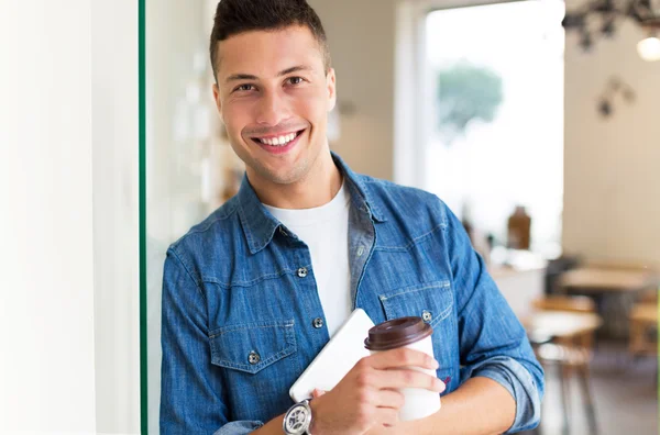 Joven en la cafetería — Foto de Stock