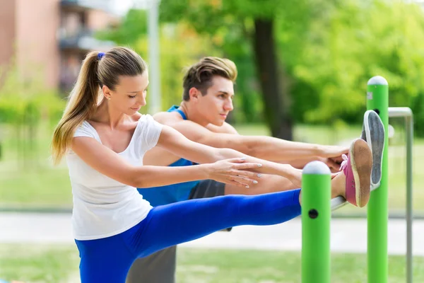 Young couple training outdoors — Stock Photo, Image