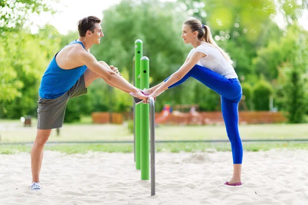 Young couple training outdoors — Stock Photo, Image