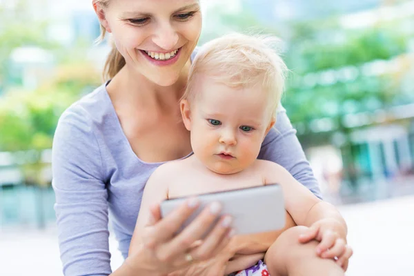 Mutter und Baby — Stockfoto