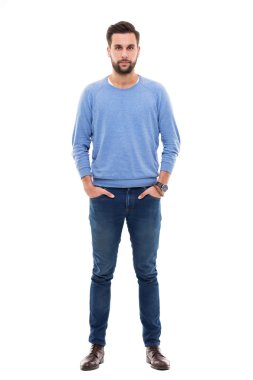 Yakışıklı genç adam.