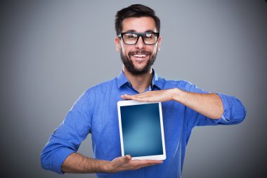 Dijital tablet tutan adam