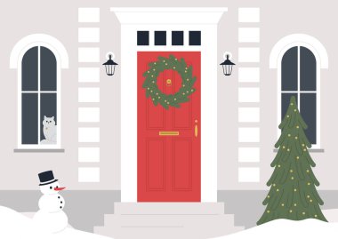 Süslü bir bina girişi, kapıda Noel çelengi, Noel ağacı, kış tatili.
