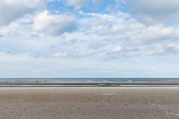 Oostduinkerke, Bélgica: Vista del Mar del Norte — Foto de Stock