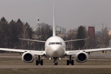 Flydubai Boeing 737 Sonraki Gen Uçak piste çalıştıran
