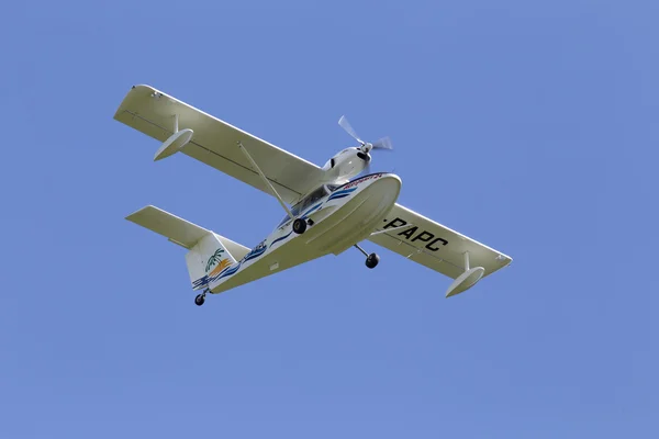 Aeroprakt A-24 hidroavião Viking no fundo do céu azul — Fotografia de Stock
