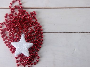 Beyaz tahta üzerinde Noel dekorasyon