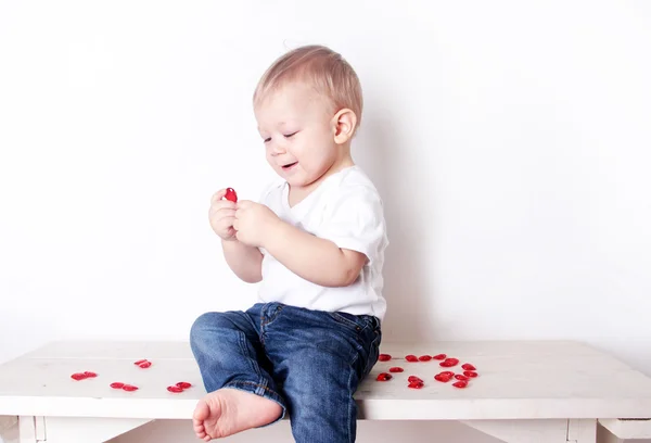 Bebé niño rojo corazones —  Fotos de Stock