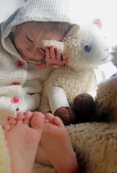 Little child looking out — Stock Photo, Image