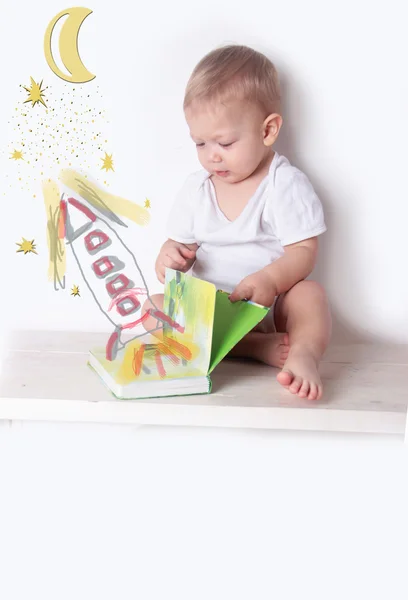 Niño bebé y libro —  Fotos de Stock