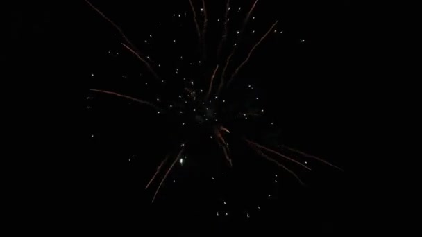 Fuochi Artificio Aerei Multicolori Sfondo Festivo Luci Scintillanti Lampi Saluto — Video Stock