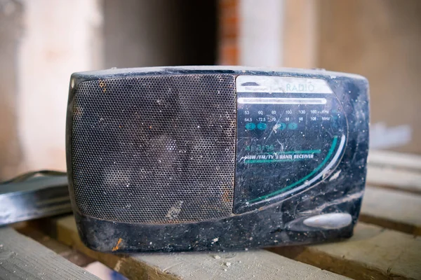 Old Retro Radio Covered Dust Dirt Background Construction Site — Stock Photo, Image