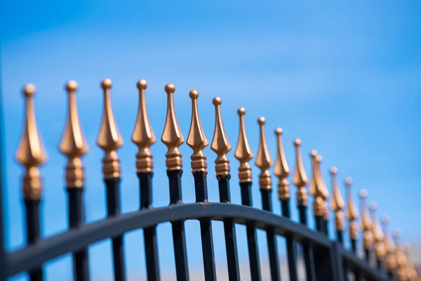 Metal Moda Çitleri Dekoratif Işlemeli Demir Çit — Stok fotoğraf