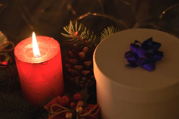 Fond Noël Avec Des Cloches Des Cônes Sur Branche Arbre — Photo