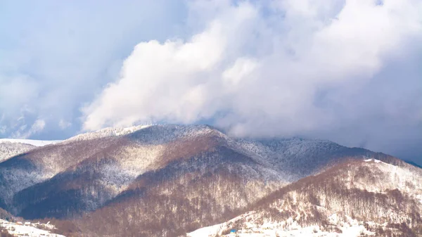 Paesaggio Montano Nuvole Sulle Montagne — Foto Stock