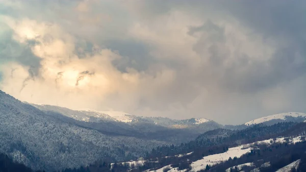 Paisagem Moutain Nuvens Sobre Montanhas — Fotografia de Stock