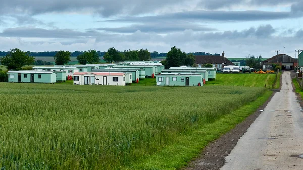 Alojamiento y vivir en la granja, casas móviles, camping —  Fotos de Stock