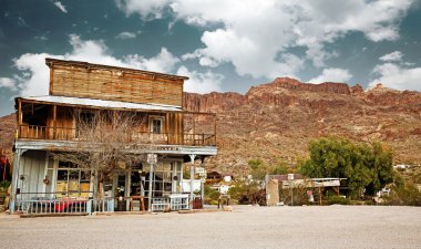 Arizona Çölü'nde Eski Batı genel mağaza