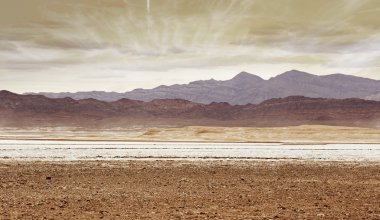 çöl, Güney Kaliforniya'da renkli dağlar
