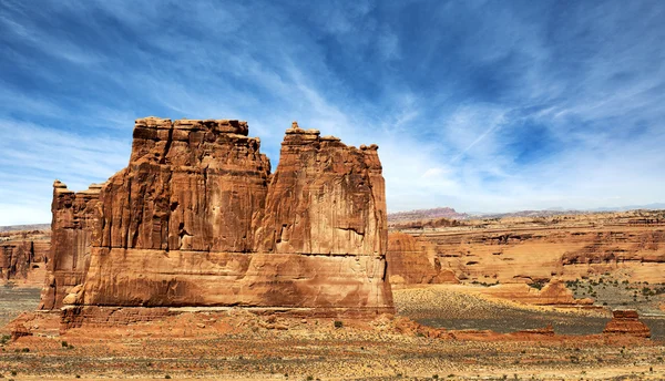 Majestätische rote Felsformation im Arches-Nationalpark — Stockfoto