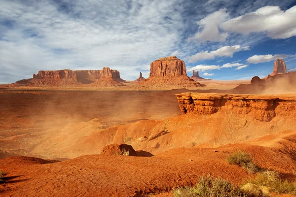 Panoráma monument Valley egy szeles nap — Stock Fotó