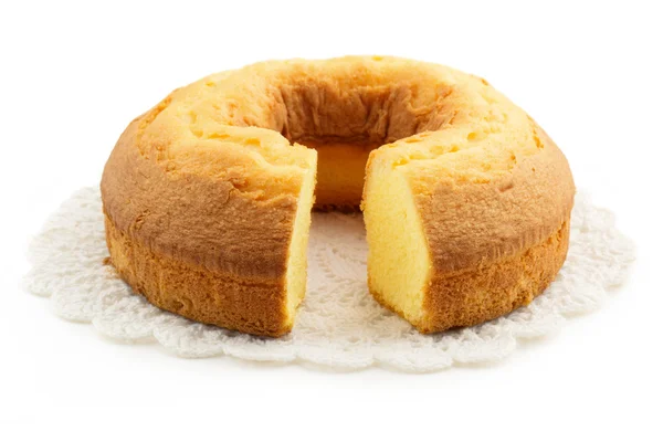 Torta su un centrino isolato su sfondo bianco — Foto Stock