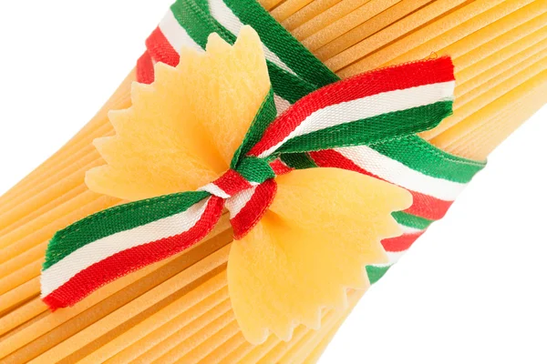 Spaghetti e papillon legati da un nastro tricolore — Foto Stock