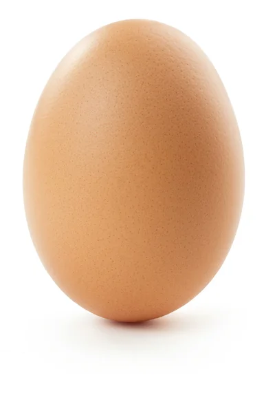 Primer plano de huevo de gallina aislado sobre fondo blanco — Foto de Stock